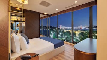 Minibar, tabla de planchar con plancha, wifi gratis y ropa de cama