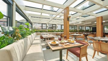 Daily buffet breakfast (EUR 20 per person)