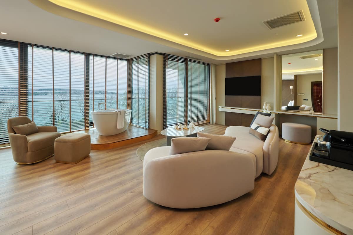 Ciragan Suite, Bosphorus View | Property amenity