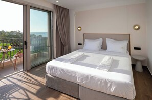 3 habitaciones, caja de seguridad en la habitación y escritorio 