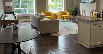 Downtown Cozy King Bed Loft FREE PRIVATE PARKING!