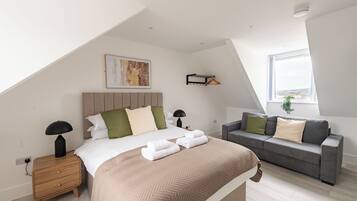 1 habitación, tabla de planchar con plancha, wifi y ropa de cama