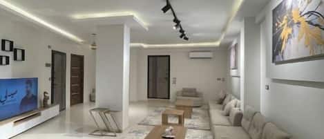 Interni