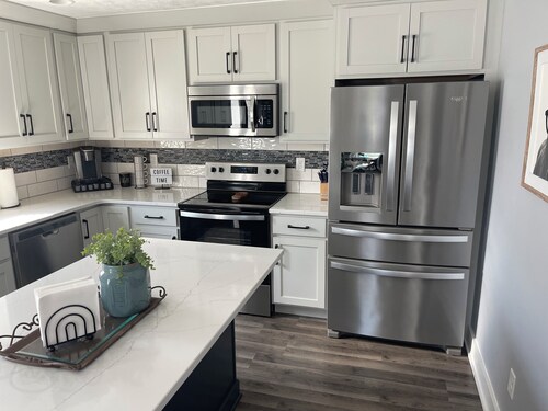 Charming 3-bedroom, 2-12/ bath house with AC, WiFi in peaceful Fortville