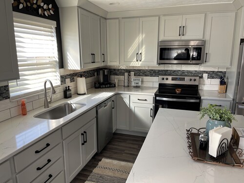 Charming 3-bedroom, 2-12/ bath house with AC, WiFi in peaceful Fortville