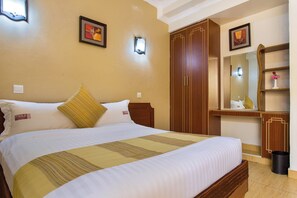 Deluxe-Einzelzimmer, Stadtblick | Kostenloses WLAN, Bettwäsche