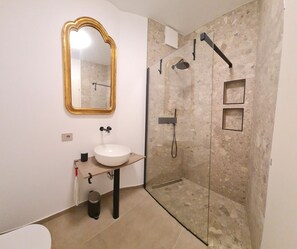Douche, serviettes fournies