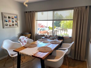 Dining - Serene Sunrise 2 bdrm Cottage with Ocean and Mountain Views in Point Roberts (Point Roberts)