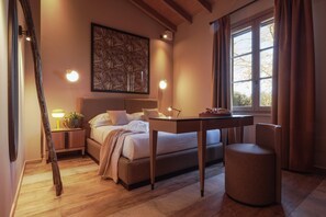 8 quartos, ferros/tábuas de passar roupa, Wi-Fi de cortesia