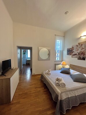 2 chambres, fer et planche à repasser, Wi-Fi gratuit, draps fournis