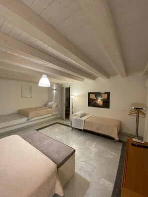 2 chambres, fer et planche à repasser, Wi-Fi, draps fournis