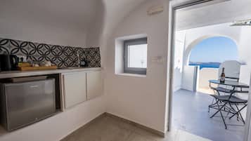 Suíte júnior, vista para o mar | Cofres nos quartos, individualmente decorados