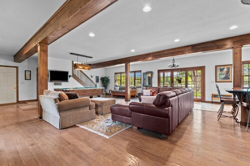 Relaxing property on a quiet road! Leave the hustle and bustle behind!