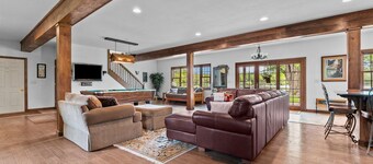 Relaxing property on a quiet road! Leave the hustle and bustle behind!