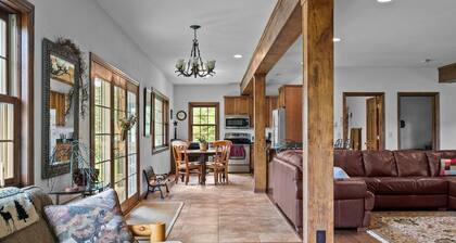 Relaxing property on a quiet road! Leave the hustle and bustle behind!