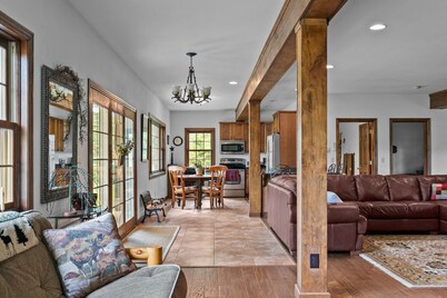 Relaxing property on a quiet road! Leave the hustle and bustle behind!