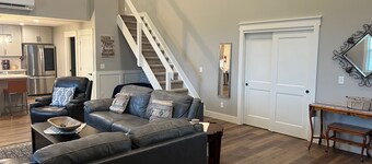 Beautiful Country Setting 1100 Sq. Ft Loft Barn Dominium Apartment all Amenities