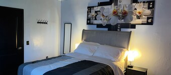 Downtown Buffalo Entire 6 Bedrooms house with AC, WiFi , and Private Parking