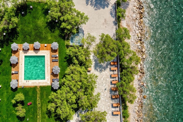 Seasonal outdoor pool