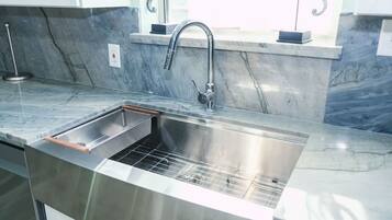 Refrigerador, microondas, horno y lavavajillas