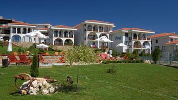 Blackout drapes, iron/ironing board, free WiFi