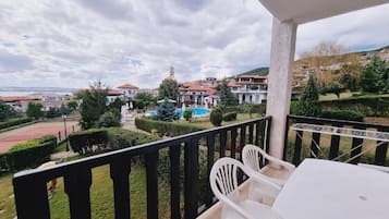 Blackout drapes, iron/ironing board, free WiFi