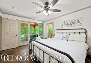 2 bedrooms, iron/ironing board, free WiFi, bed sheets - Fire Pit | Foosball | Cozy Cabin | Hot Tub (Broken Bow)