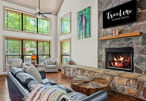 Fire Pit | Foosball | Cozy Cabin | Hot Tub