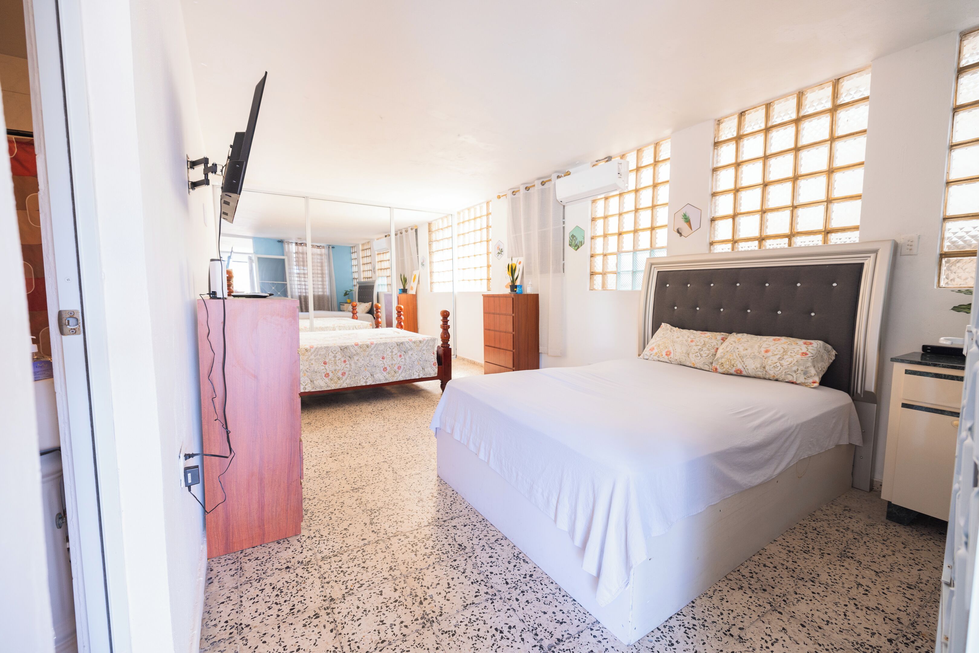 9 bedrooms, free WiFi, bed sheets