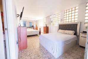 9 bedrooms, free WiFi, bed sheets