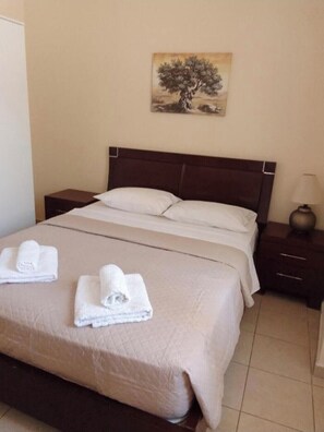 1 chambre, fer et planche à repasser, Wi-Fi, draps fournis