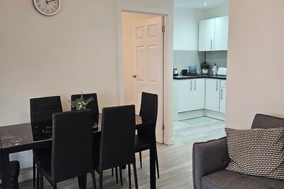 Modern 2-bedroom Apartment, Near Central London
