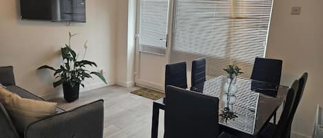 Apartment | Dining