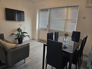Apartment | Dining