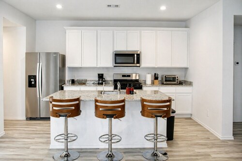 Modern 3 BR New House with Grill and Games