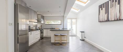 Mikrowelle, Ofen, Herdplatte, Geschirrspüler