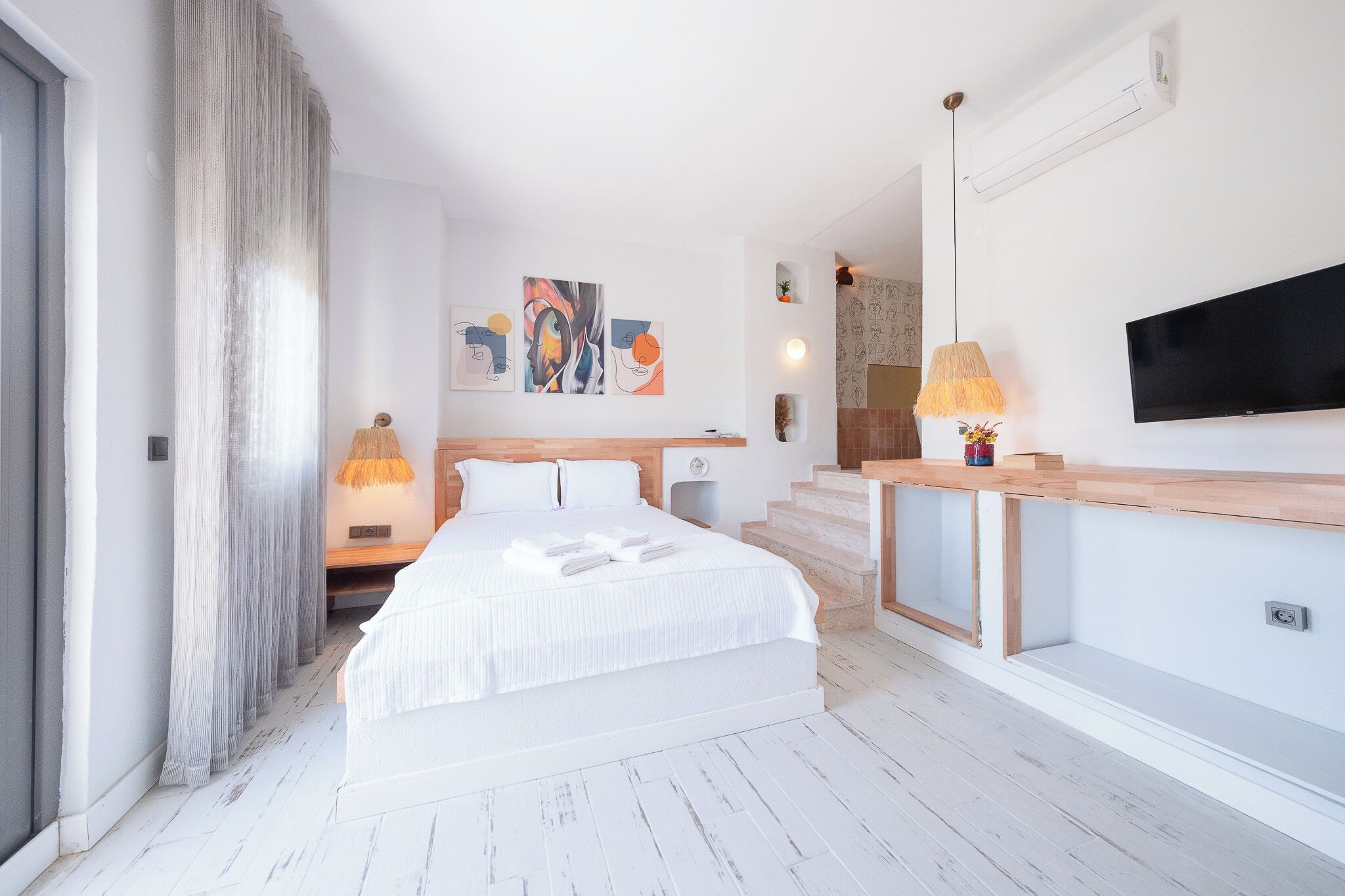 Habitación romántica, vista al mar | Ropa de cama de alta calidad, wifi gratis y ropa de cama 