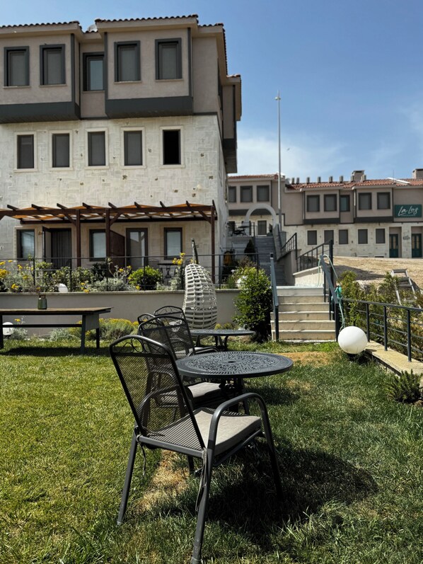 55-厘米液晶电视 （配备卫星频道）、加热地板