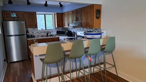 KĂŒhlschrank, Mikrowelle, Ofen, Herdplatte