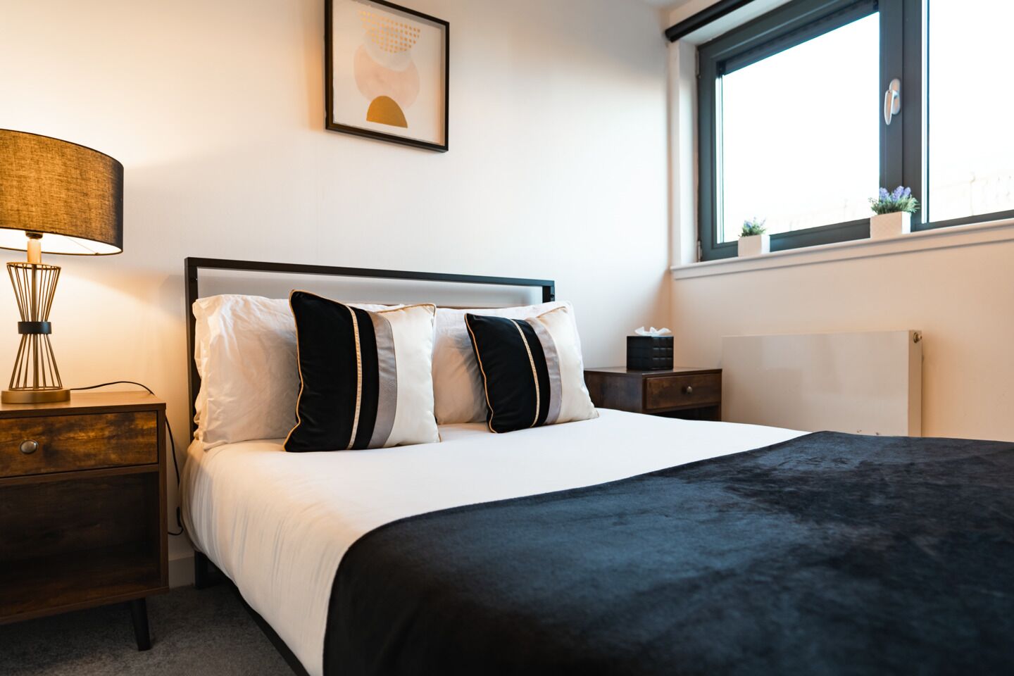 2 habitaciones, tabla de planchar con plancha, cuna de viaje y wifi 