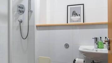 Shower, hair dryer, towels, shampoo