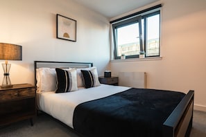 2 bedrooms, iron/ironing board, free WiFi, bed sheets - CityView -  Stunning 2 BR Apartment *Iconic Views* (Glasgow)