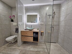 Hair dryer, towels, toilet paper - Chambre Romarin - Domaine à l'Aise (Saint-Pargoire)