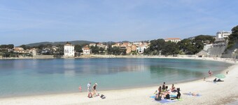 ORANGERAIE 3 - APARTMENT 3 Rooms Air-conditioned - Sleeps 4 Near Port, Beach