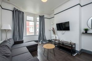 Maison, 4 chambres | Coin séjour