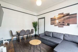 Maison, 4 chambres | Coin séjour