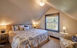 3 bedrooms, desk, iron/ironing board, WiFi