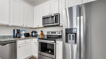 Condo, Multiple Beds (Hidden Lakes 112) | Private kitchen