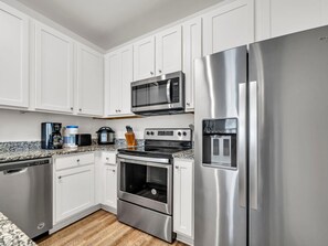 Condo, Multiple Beds (Hidden Lakes 112) | Private kitchen