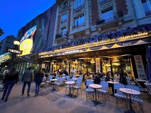 Outdoor dining - Les Résidences Lavaud (Paris)